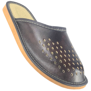 Brązowe kapcie męskie z dziurkami na cholewce, przewiewne pantofle męskie