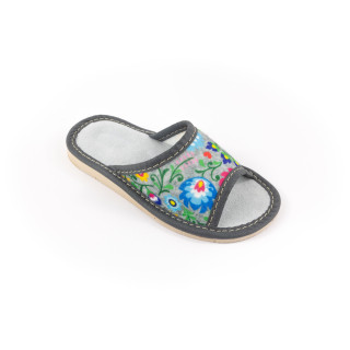 Kapcie dziecięce z wzorem łowickim, skórzane łowickie pantofle domowe