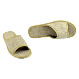 Kapcie z jasnego filcu, materiał pochodzenia włoskiego, naturalne obuwie domowe - numer 329