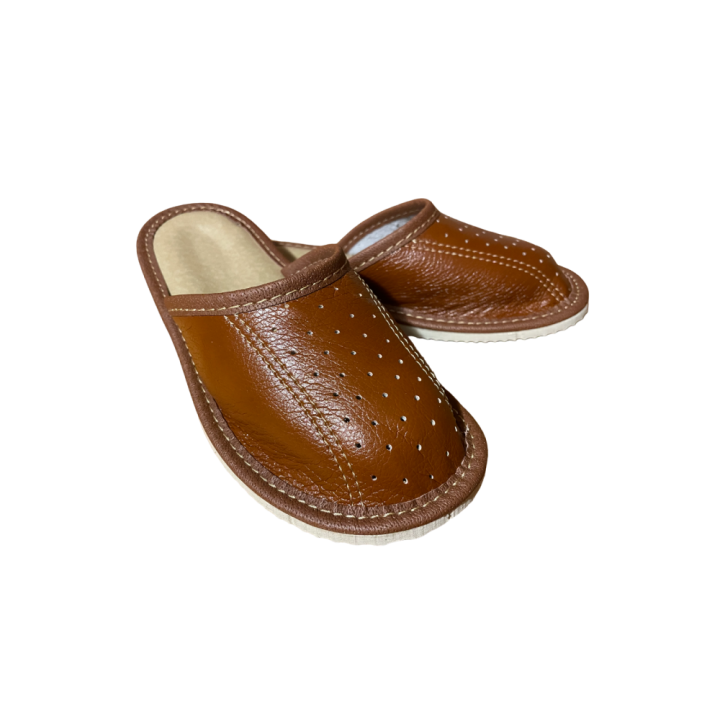 Kryte chłopięce kapcie domowe brązowe, wygodne laczki dziecięce, pantofle dziecięce