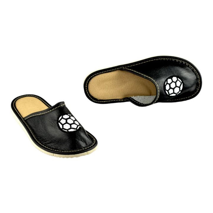 Chłopięce kryte kapcie domowe z piłką