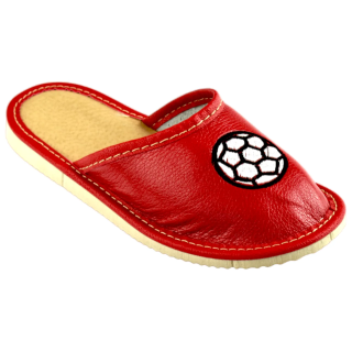 Kryte kapcie dla dzieci czerwone, piłka nożna, kapcie z haftem