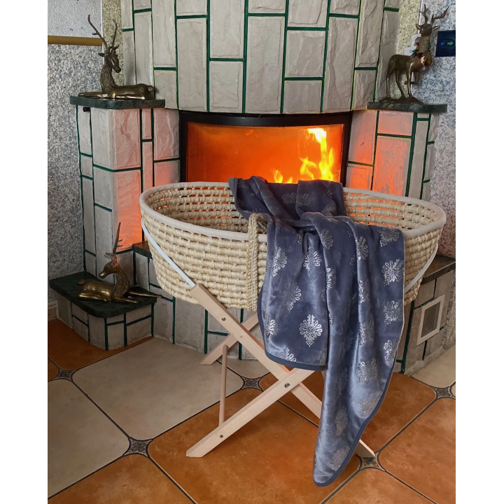 Szary koc polarowy w parzenice, mięciutki koc dla dzieci