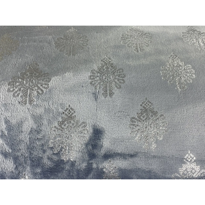 Szary koc polarowy w parzenice, mięciutki koc dla dzieci