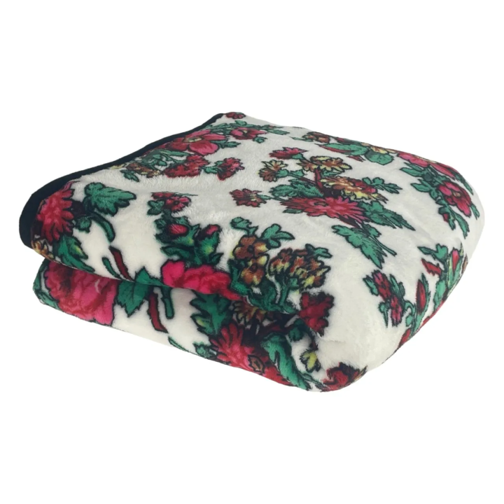Biały koc polarowy w kwiaty góralskie, mięciutki koc dla dzieci