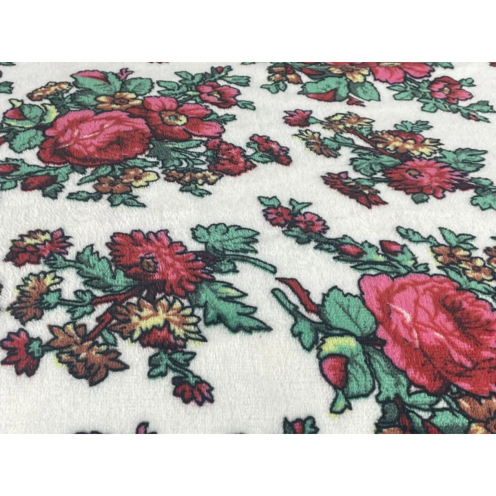 Biały koc polarowy w kwiaty góralskie, mięciutki koc dla dzieci