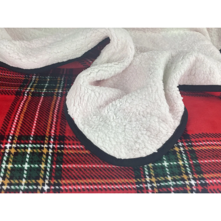 Czerwony koc polarowy w kratkę z ociepleniem, mięciutki koc dla dzieci