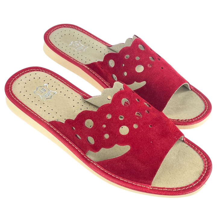Skórzane pantofle damskie, czerwone kapcie domowe - numer 374