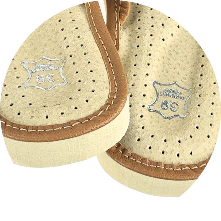 Skórzane pantofle damskie, musztardowe kapcie domowe