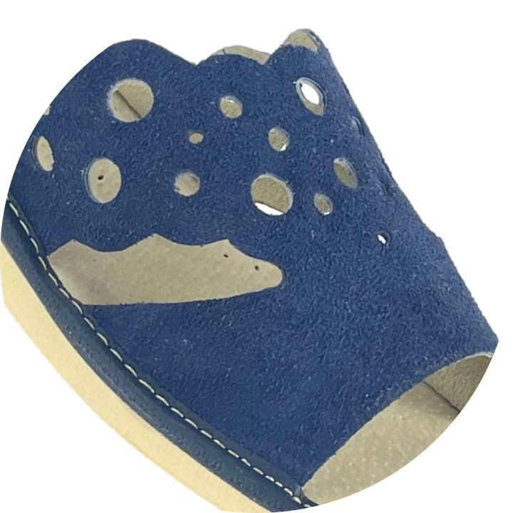 Skórzane pantofle damskie, ciemny granat kapcie domowe