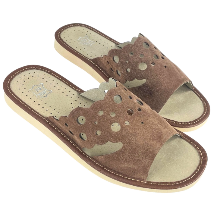 Skórzane pantofle damskie, brązowe kapcie domowe - numer 378