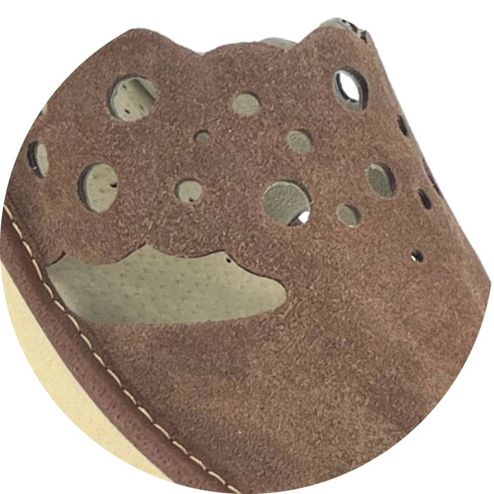 Skórzane pantofle damskie, brązowe kapcie domowe - numer 378