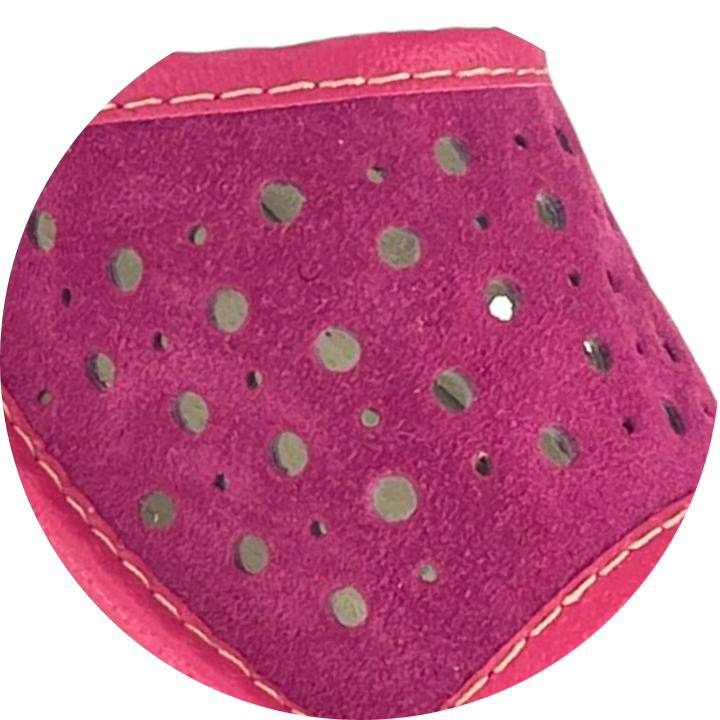 Lekkie i tanie różowe pantofle domowe, skórzane góralskie kapcie