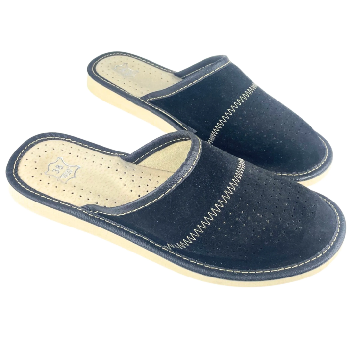 Czarne pantofle damskie, skórkowe laczki domowe, obuwie domowe damskie - numer 391