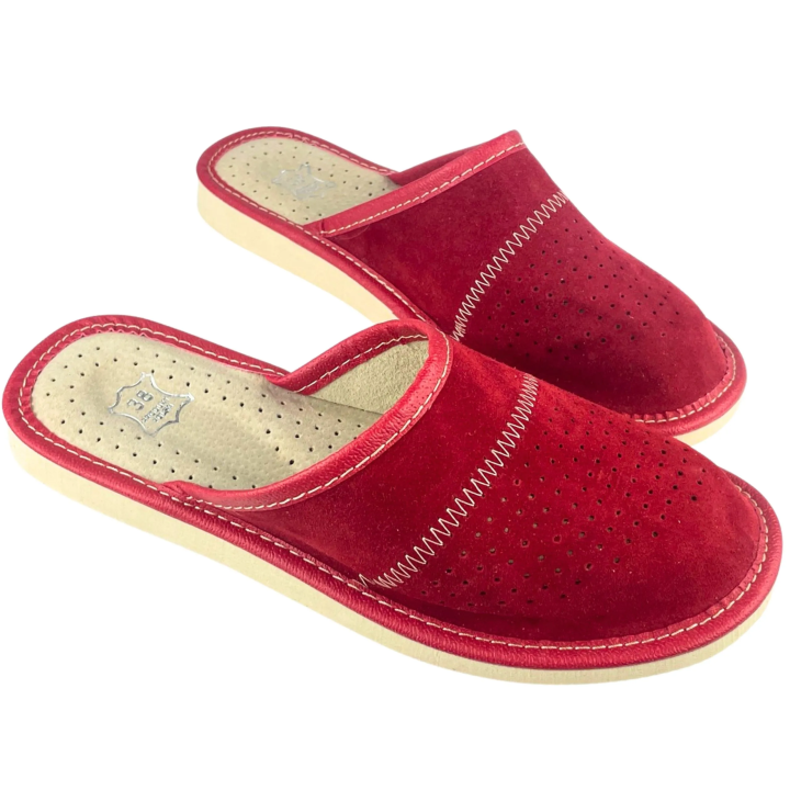 Pantofle damskie czerwone, zamszowe kapcie domowe - numer 392