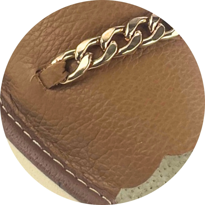 Skórzane pantofle domowe damskie, kapcie domowe damskie ze złotym łańcuchem