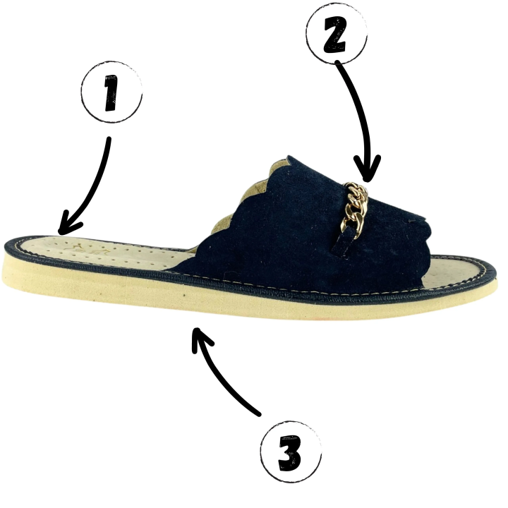 Granatowe laczki damskie z łańcuchem na cholewce, wygodne klapki domowe