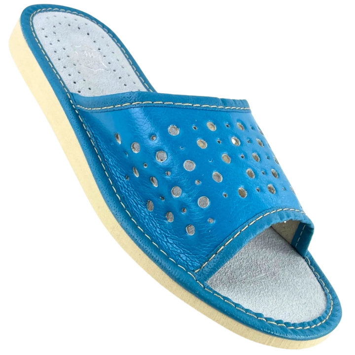Niebieskie pantofle domowe na lato, skórkowe kapcie damskie domowe - numer 428