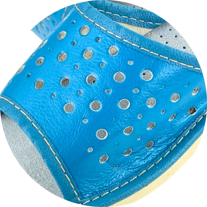 Niebieskie pantofle domowe na lato, skórkowe kapcie damskie domowe - numer 428