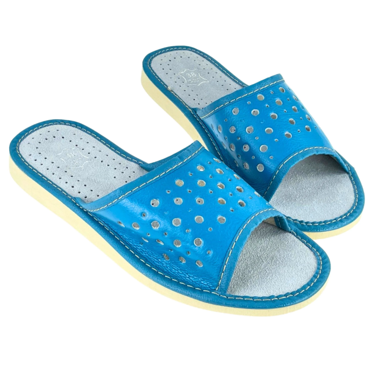 Niebieskie pantofle domowe na lato, skórkowe kapcie damskie domowe - numer 428