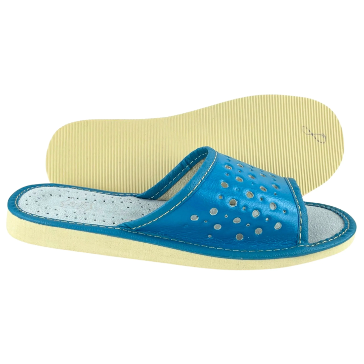 Niebieskie pantofle domowe na lato, skórkowe kapcie damskie domowe - numer 428