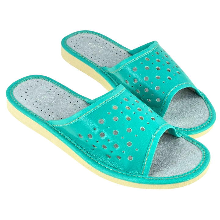 Zielone, zgrabne pantofle domowe damskie skórzane