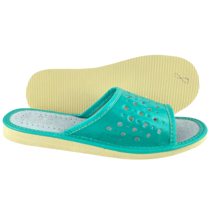 Zielone, zgrabne pantofle domowe damskie skórzane
