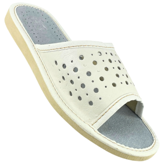 Białe skórkowe laczki domowe damskie, idealne kapcie na lato