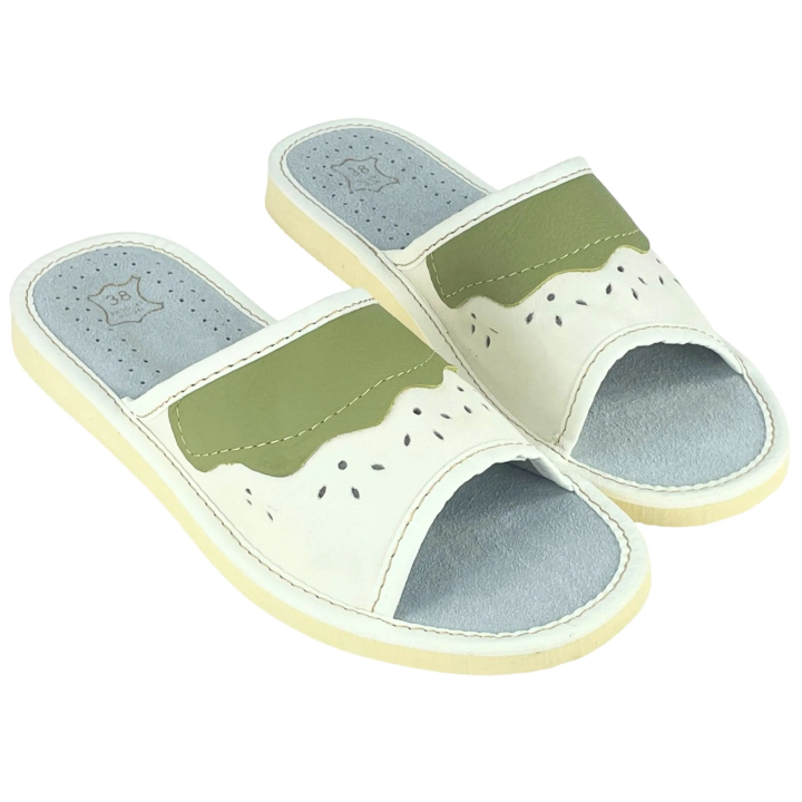 Kapcie domowe damskie skórzane z zieloną falbanką na cholewce