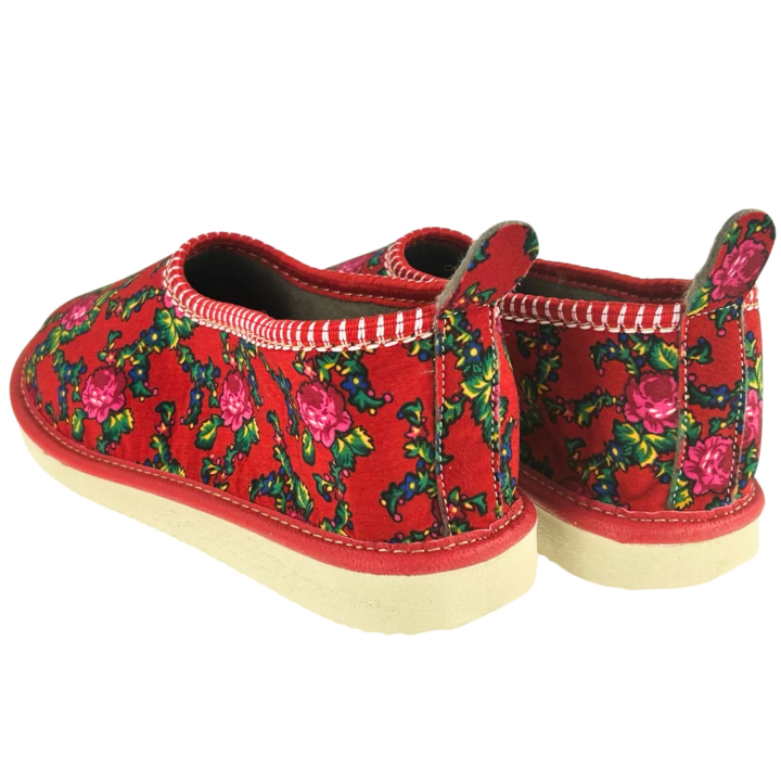 Czerwone góralskie kapcie domowe z piętką
