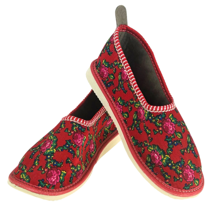 Czerwone góralskie kapcie domowe z piętką