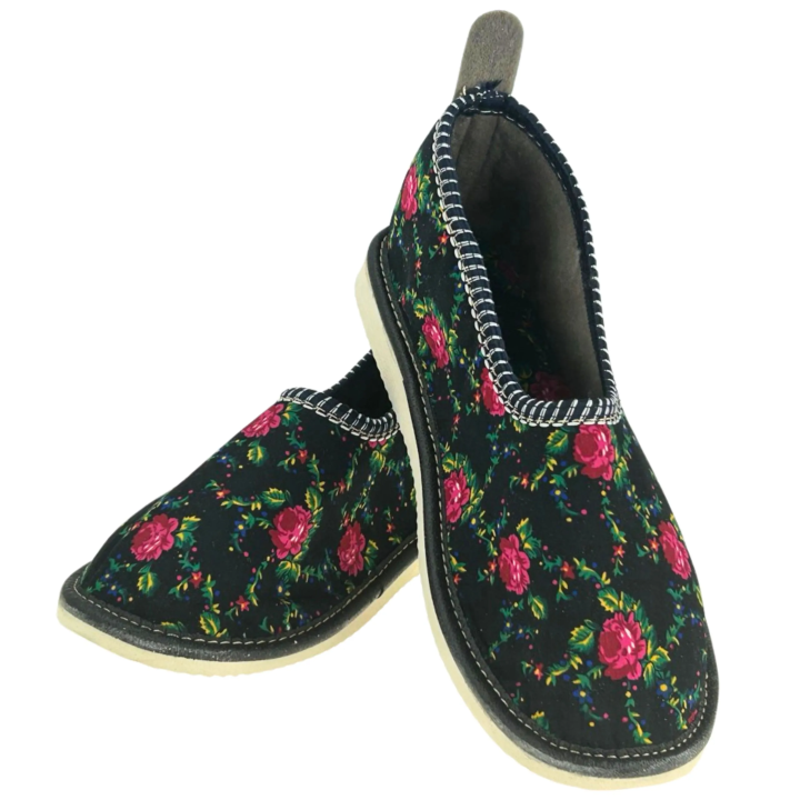 Kapcie damskie z piętką Czarne Góralskie Pantofle domowe