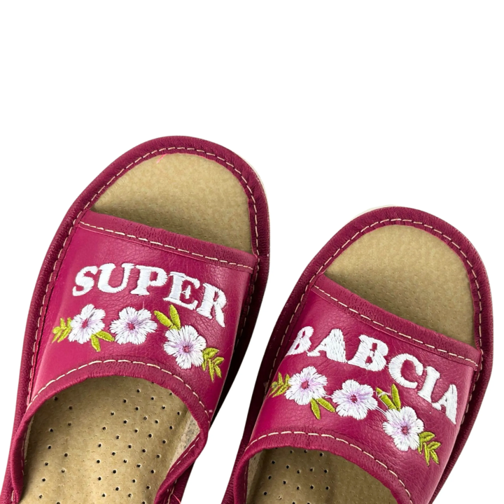 Kapcie z napisem "Super Babcia" idealny prezent na Dzień Babci