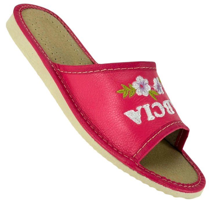 Różowe kapcie na Dzień Babci, kapcie z napisem na prezent