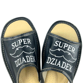 Kapcie dla Dziadka Czarne pantofle domowe z napisem super dziadek - numer 503