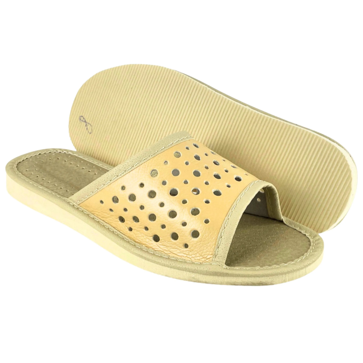 Beżowe wygodne kapcie domowe, ażurowe laczki damskie - numer 023