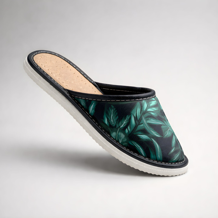 Domowe kapcie kryte, Pantofle damskie z motywem liści