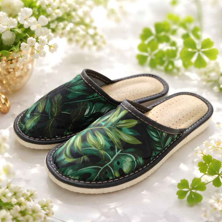 Domowe kapcie kryte, Pantofle damskie z motywem liści