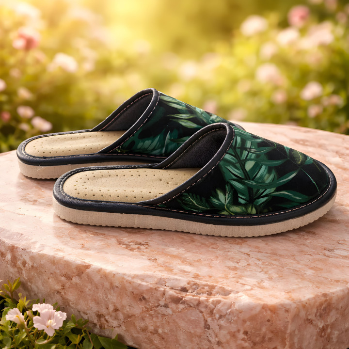 Domowe kapcie kryte, Pantofle damskie z motywem liści