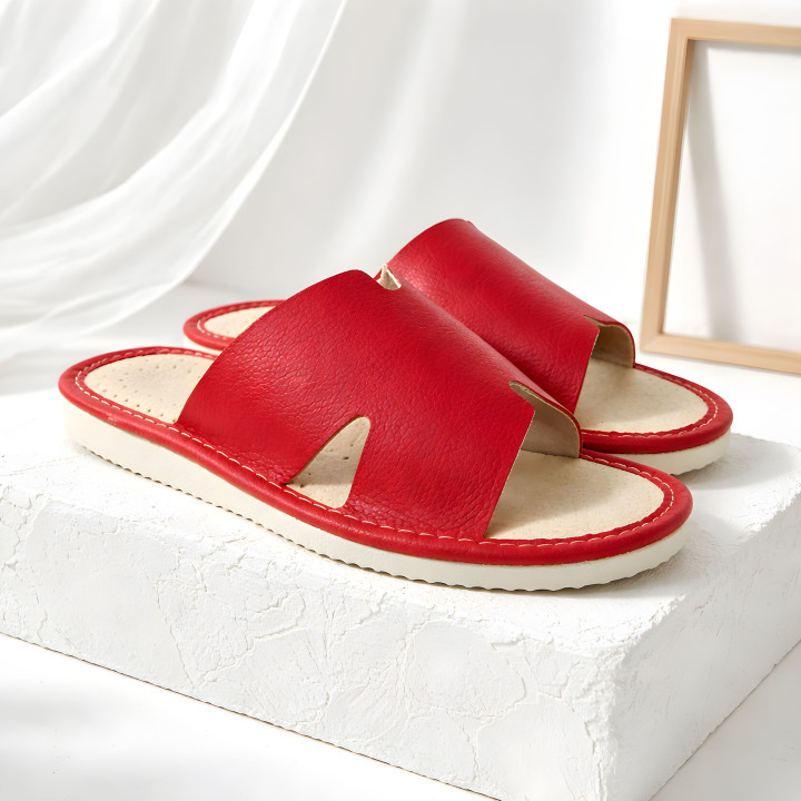 Czerwone klapki domowe, kapcie damskie z wycięciami