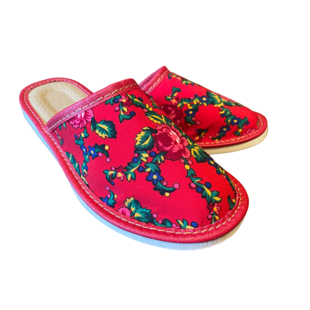 Góralskie domowe pantofle damskie, kapcie kryte domowe czerwone - numer 073
