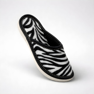 Kapcie wzór zeberki, klapki kryte dziecięce