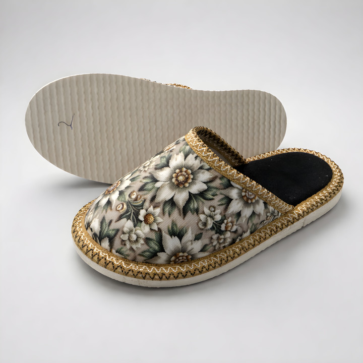 Kapcie dziecięce kryte, pantofle domowe w kwiaty