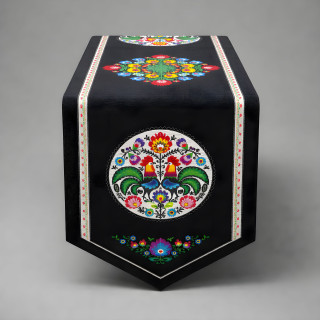 Bieżnik w stylu łowickim, czarny bieżnik dekoracyjny