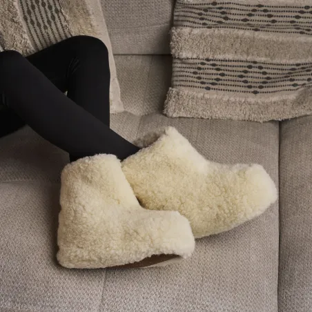 Białe bamboszki wełniane damskie i męskie, góralskie wełniaki domowe - numer 227