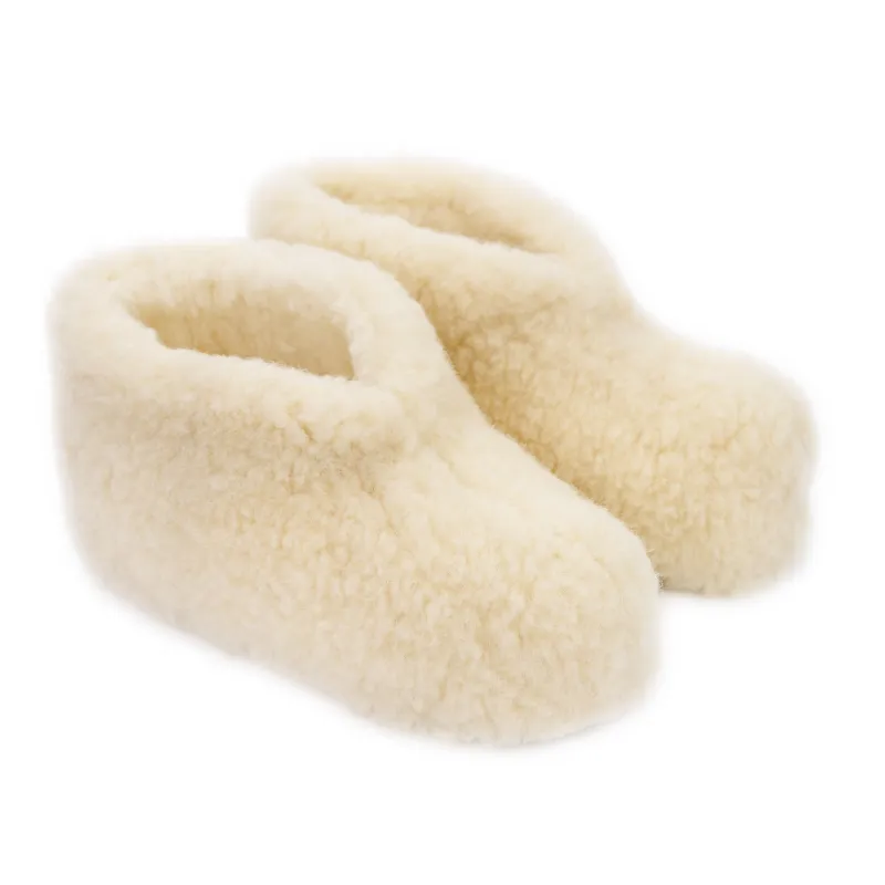 Białe bamboszki domowe wełniane, góralskie kapcie wełniane, góralskie pantofle z wełny - numer 305