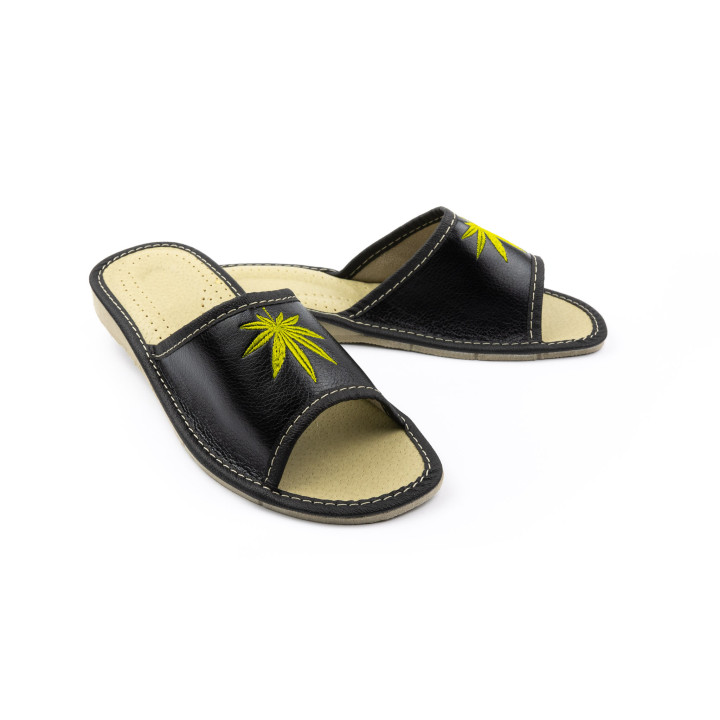 Kapcie damskie "Zioło", czarne pantofle domowe damskie