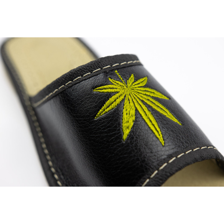 Kapcie damskie "Zioło", czarne pantofle domowe damskie