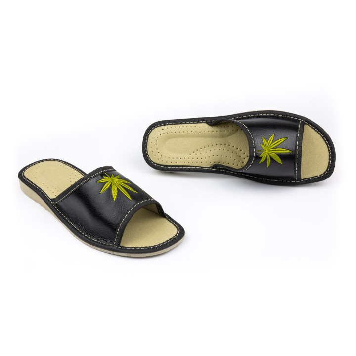 Kapcie damskie "Zioło", czarne pantofle domowe damskie