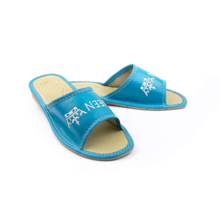 Pantofle domowe niebieskie damskie z napisem Queen, cichobiegi damskie